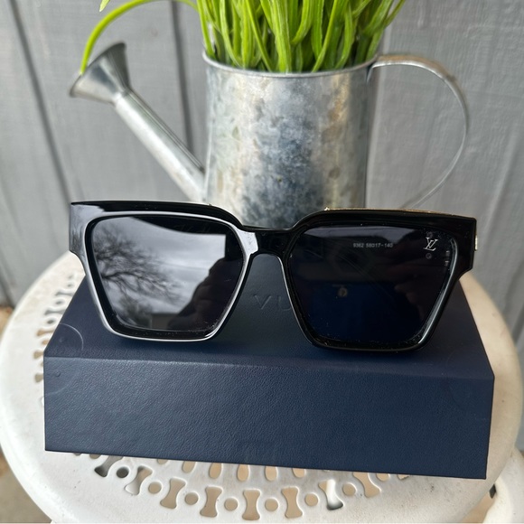 Sunglasses - Picture 1 of 5